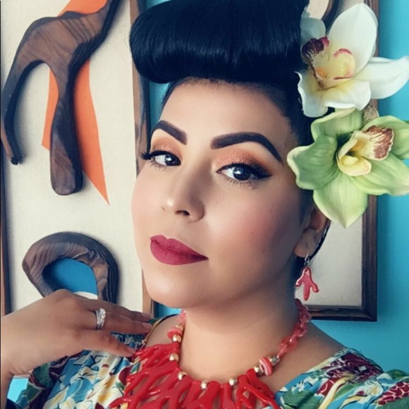 Meet your Posher, Lesli - Picture 3 of 4